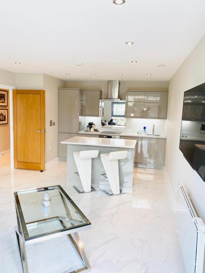 Superior Apartment In Cardiff City Centre Exteriör bild